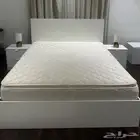 سرير و طاولات
