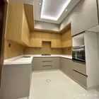 شقق فاخرة للبيع بحي الصفا مطله على شارع التحلية