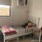 سرير أطفال ابيض