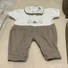 ملابس أطفال عمر 0-6 شهور بعضها جديد وبعضها مستعمل نظيف.
