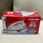 مكواة ملابس ماركة نيكاي جافة بقوة 1200 واط.