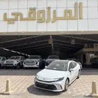 كامري LE هايبرد 2025 متوفر ابيض - تيتانيوم