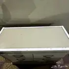 كمودينه بيضاء