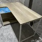 مكتب خشبي نظيف جد ا