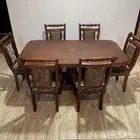 للبيع طاولة طعام خشب قوي