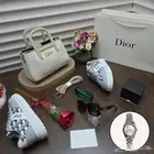 طقم نسائي