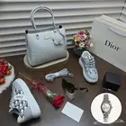 شنط راقيه ماركة ديور خامه جلديه عالية الجوده.