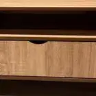 طاولة تلفزيون خشبي شبه جديد