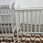 كراسي اطفال مستخدمة للبيع متوفرة فيها كفرات عدد الكراسي م2