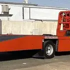 سطحه داخل وخارج حائل للتواصل