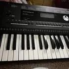 بيانو شركة Roland