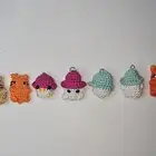 هدايا ميداليات تعليقة جوال تعليقة مدارس شنط كروشية