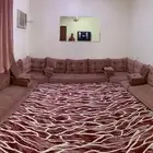 طقم نظيف جدا مجلس باطرمة مع الموكيت والستاره