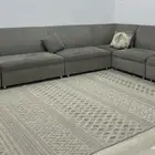 كنب مع سجاد للبيع بسبب النقل