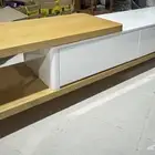 طاولة تلفزيون بتصميم عصري