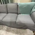 للبيع كنبة 3 مقاعد بحالة ممتازة العدد 2