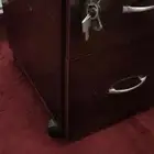 كمودينو وسرير حديد