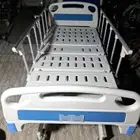 سرير طبي كهربائي ويتوفر ورفعت مريض للبيع