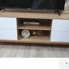 طاولة تلفزيون شبه جديدة
