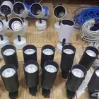 اضاءة خارجه لجدار المنزل للون أسود والبيض  وسكين مطبخ