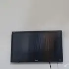 شاشه وطاوله شاشه وطاوله للغرفه مع سجاد ممكن البيع كامل أو مت