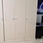 دولاب ملابس اربع درف وسرير بالمرتبه ومكتب بحاله جيده