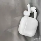 سماعه ايربواد اصدار 4 وفيها عزل صوت فل كامل