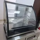 ثلاجة عرض حلويات فوق طاوله شبه جديد