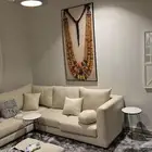 كنب جلسة نظيف جدا لون ابيض للبيع بكامل ملحقاته