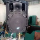 يوجد تاجير سمعات وكوش وقهوجين