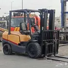 رافعه شوكيه فوركلفت للايجار