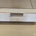 طاولة تلفزيون