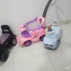 سيارات اطفال بحالة جيدة اثنين منهم فيهم موسيقى