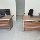 طاولات مكتب وكراسي