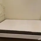 سرير مفرد ونص