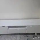 طاوله تلفزيون معاها كارسيت هديه