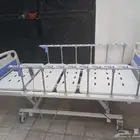 سرير طبي نظيف جدا مع توصيل