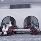 كوشة مع ورد احمر