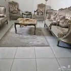 كنب من مفروشات المطلق مستخدم نضيف للبيع