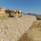 قص الحجر وبناء الجدار