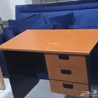 طاولة مكتب بحالة جيدة جدا