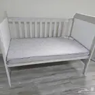 سرير اطفال مع كرسي سيارة