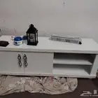 طاولة تلفزيون نظيفة للبيع
