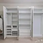 دولاب أبيض مع مرايا أرضية