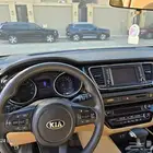 سيارة كيا كرنفال موديل 2020 الون اسود والداخلي بيج نص فل