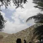 معلم حجر كبير مع بوكلين قص أراضى