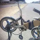 سيكل فراشه مرشوش ابيض ازرق مقاس 16 على اسوم