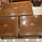 طاولات خشبية