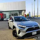تويوتا راف فور XLI Hybrid ما شفت نفس اللون و الفئه بالقصيم
