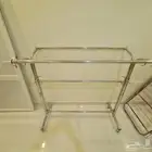 حامل ملابس نظيف